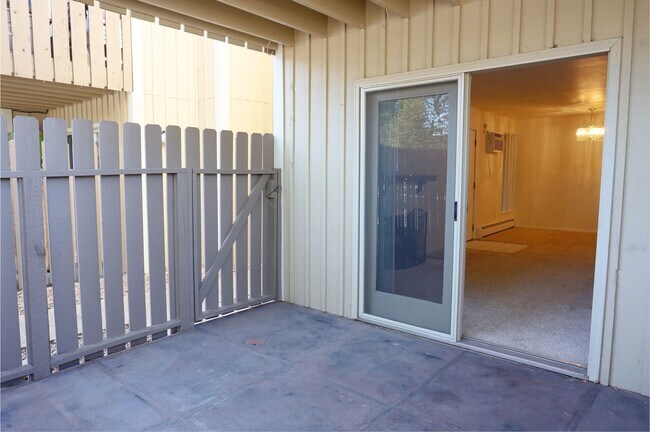 Building Photo - Cozy 2 bedroom 1 bath condo for rent right in Niwot at Cottonwood Park!