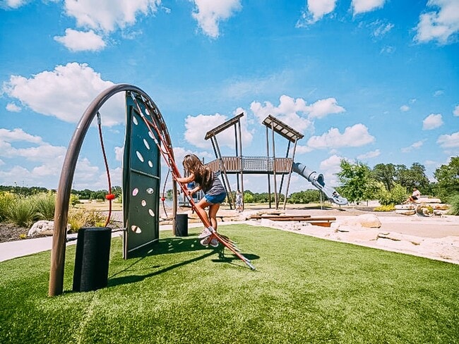 Building Photo - BULVERDE - Upgraded 4 BR/3BA One-Story - HIDDEN TRAILS!