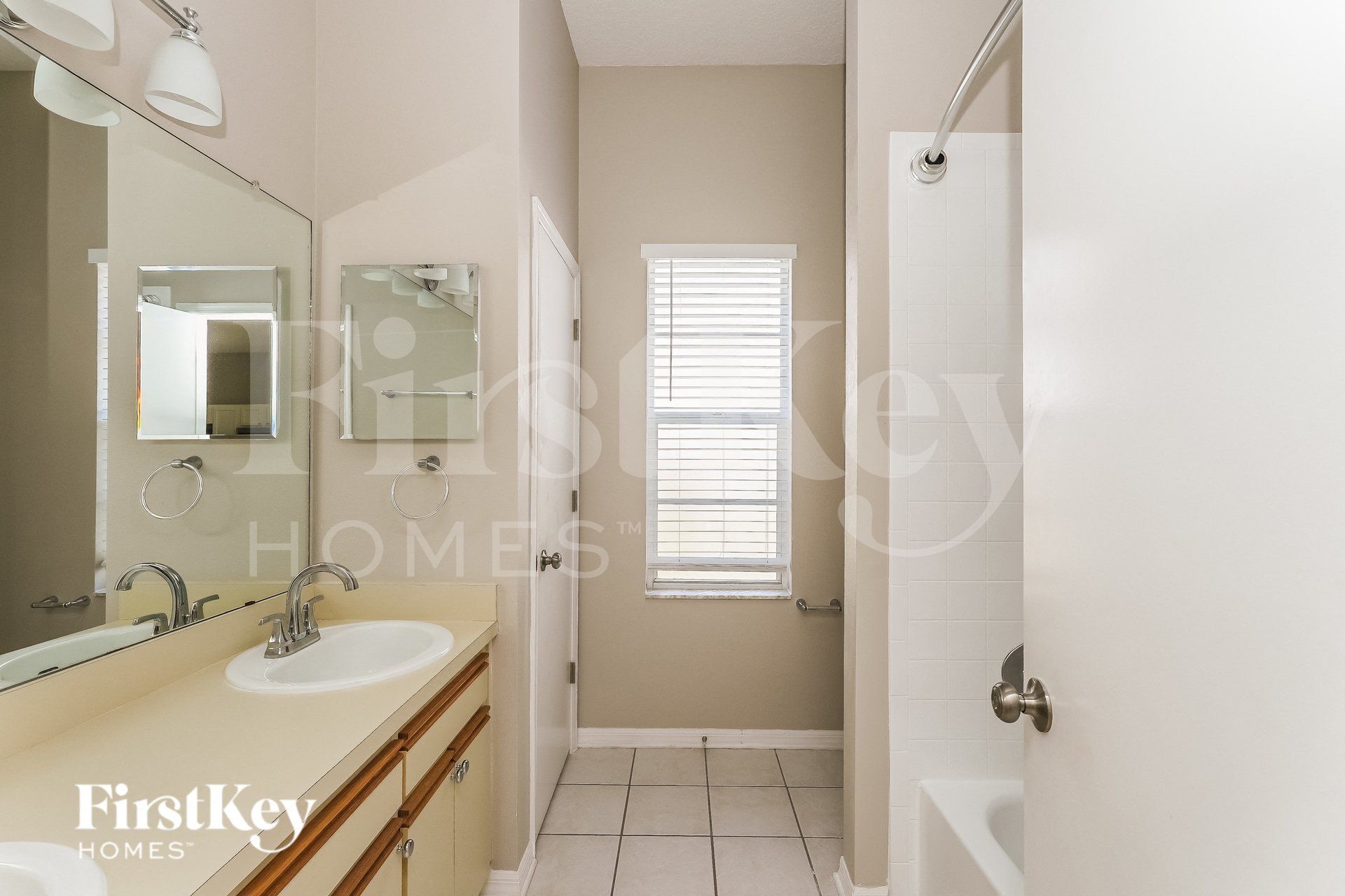 Building Photo - 9712 Glenpointe Dr