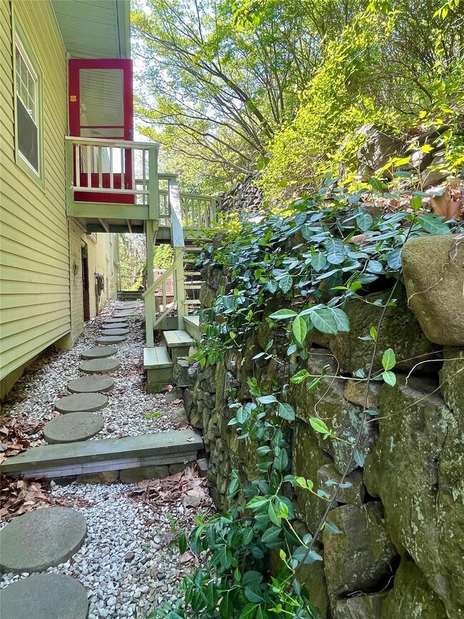 Building Photo - 306 Piermont Ave