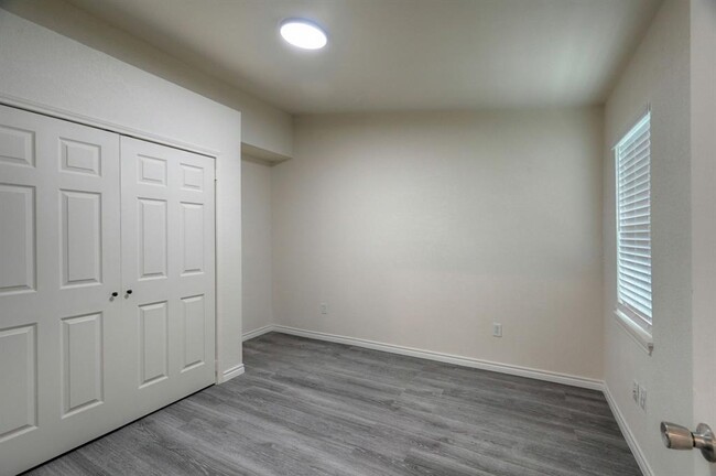 Building Photo - 9574 Darkwood St
