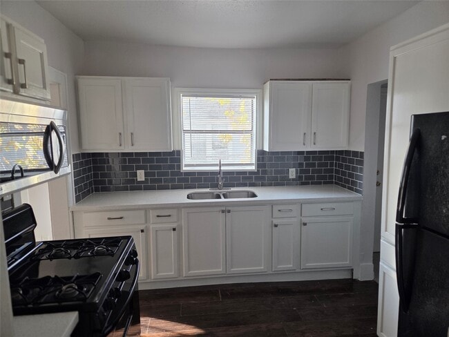 Building Photo - 6813 Avenue O