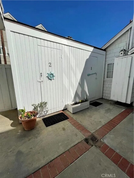 Building Photo - 303 34th St