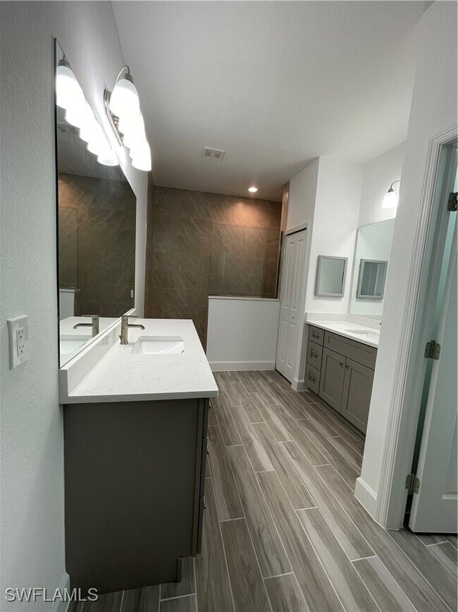 Building Photo - 1316 NE 1st Pl