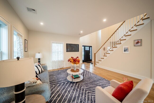 Building Photo - 60 Ramble Ln