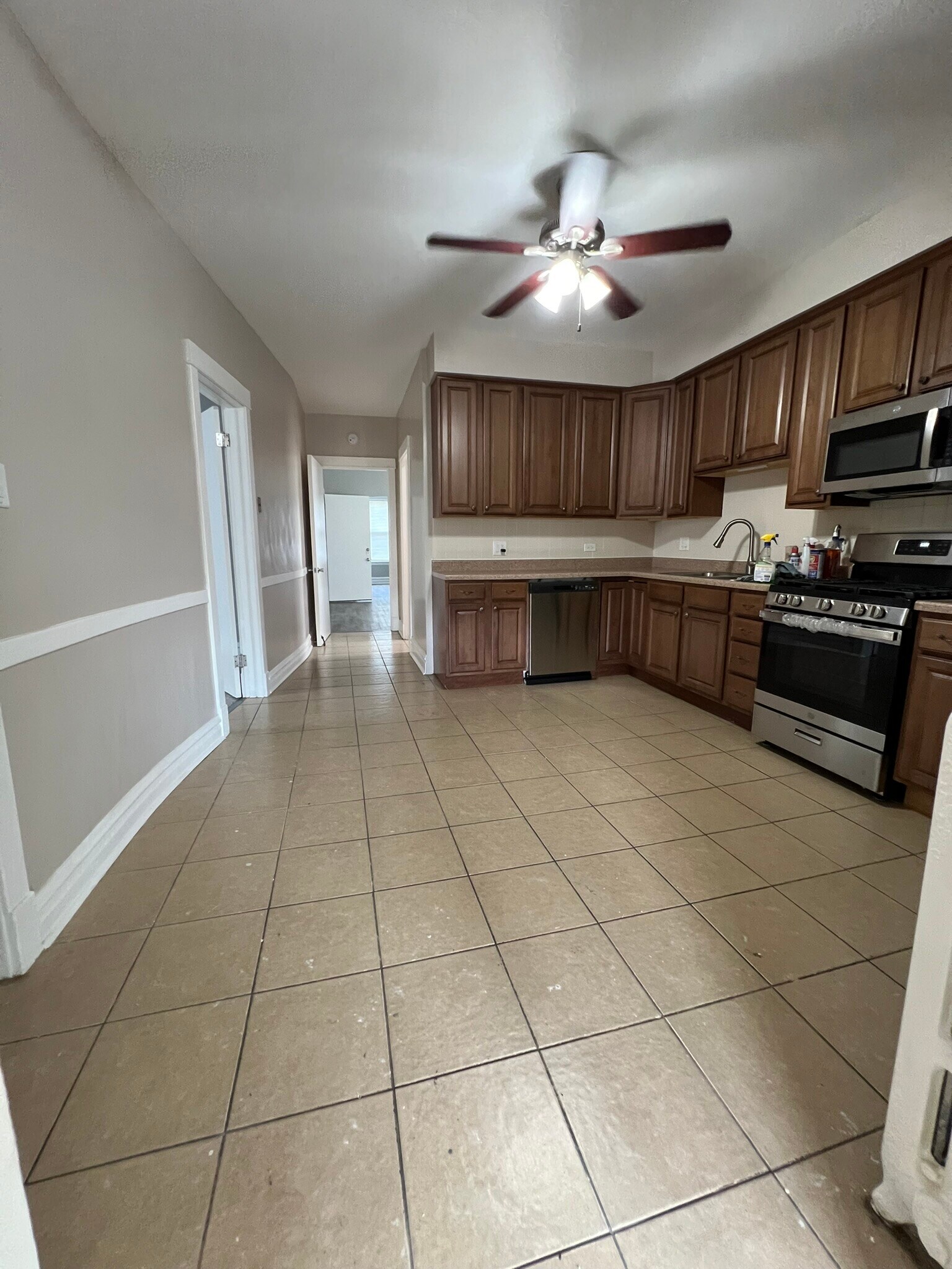 Building Photo - 4718 N Laramie Ave