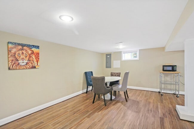 Building Photo - 624 US-29