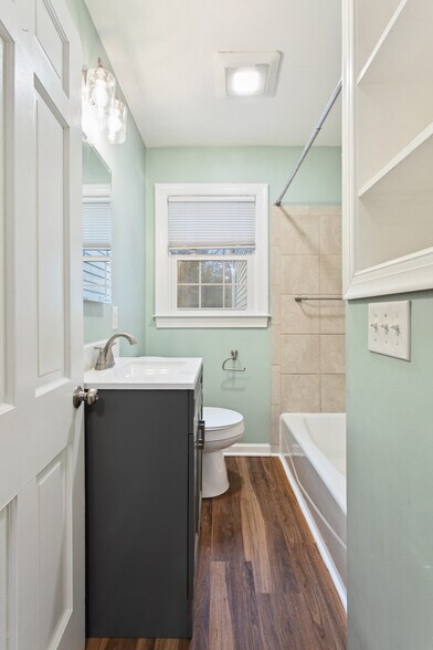 Building Photo - 12 Meadow Dr