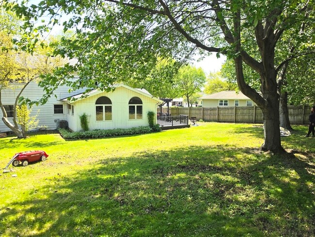 Building Photo - 1234 N Lyle Ave