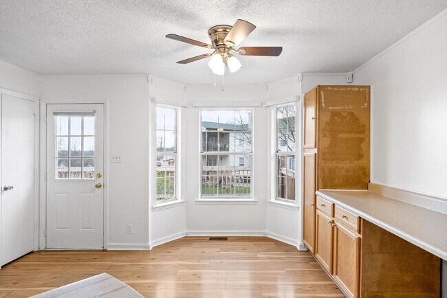 Building Photo - 3 Bed 2 Bath Home Near Post for Rent!