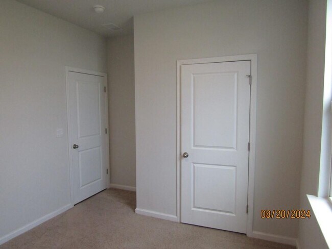 Building Photo - 2155 Ainsley Dr