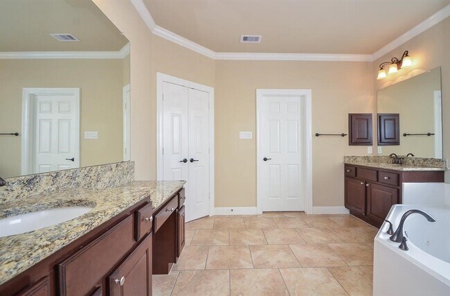 Building Photo - 510 McAllister Ave