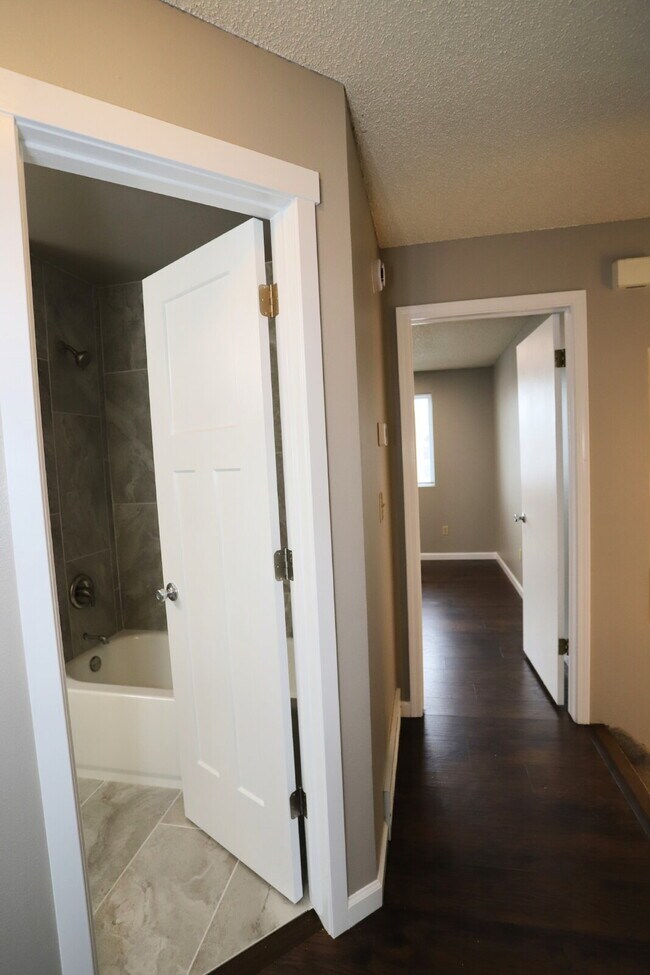 Building Photo - Beautifully Updated Split-Level Home with ...