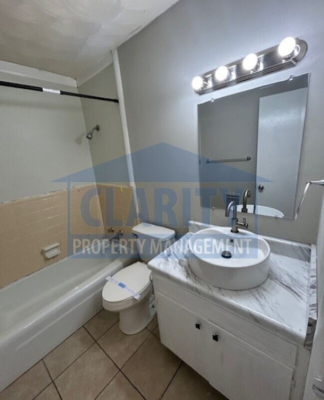 Building Photo - 1705 Clemmer St NE