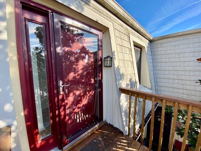 Building Photo - Spacious Condo One Mile to the Beach! One Living Level - Pet Friendly - Private Patio - Ready 05-...