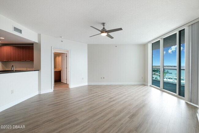 Building Photo - 241 Riverside Dr