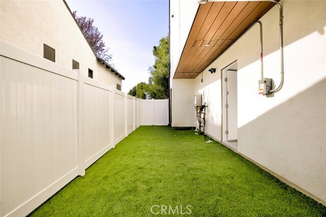 Building Photo - 5648 Cartwright Ave