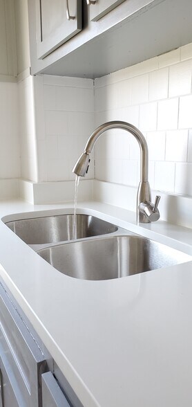 #3 Quartz Countertops / Double Sink - 1124 Bedford St