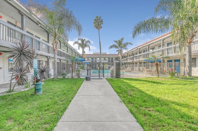 Building Photo - 750 Raintree Dr