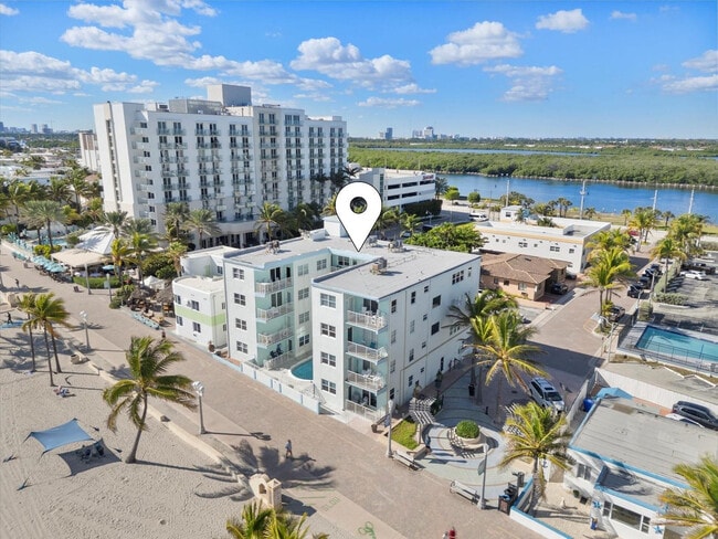 Building Photo - 2600 N Surf Rd