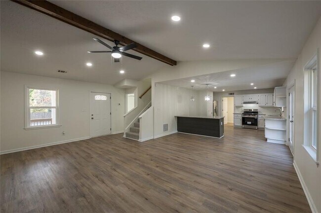 Building Photo - 5081 Hubert Dr