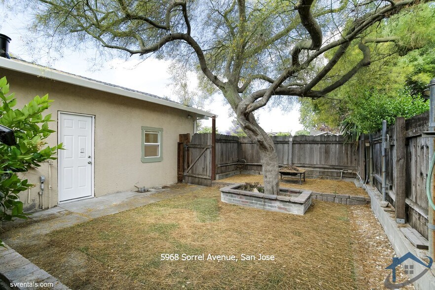 Building Photo - 5968 Sorrel Ave