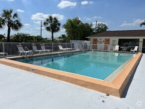 Building Photo - Fresh start in Deep Creek-2 BR/2.5 BA Town...