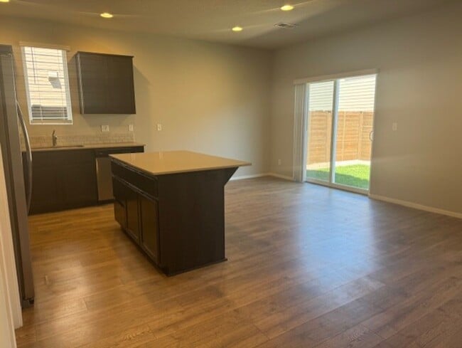 Building Photo - MOVE IN SPECIAL $1000 OFF FIRST MONTH'S RE...