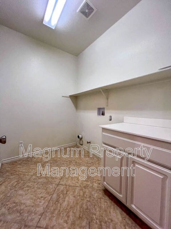 Building Photo - 31651 McCartney Dr