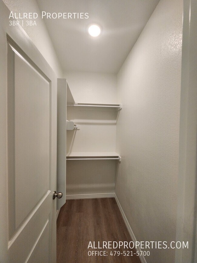 Building Photo - 1608 Casuarina Dr