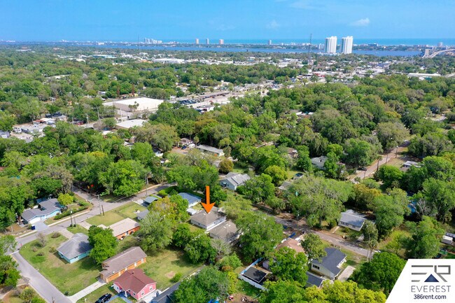 Building Photo - 734 Flora St