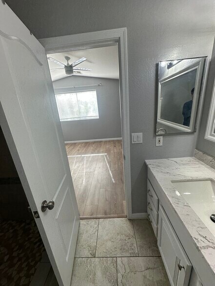 Building Photo - 17610 N 17th Pl