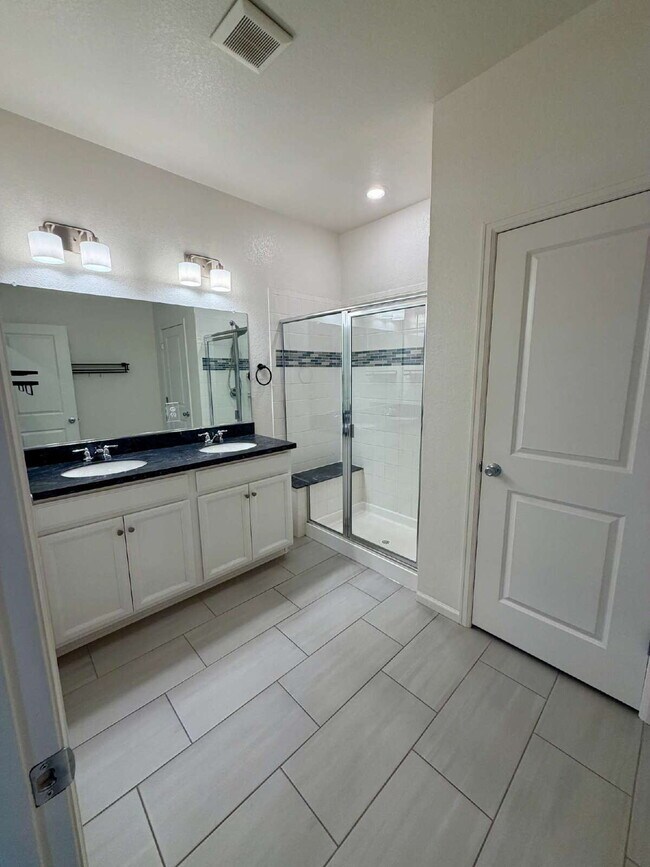 Building Photo - MOVE IN SPECIAL:   Move in before February 20th, 2026 receive $500 off of 1st Month’s Rent.