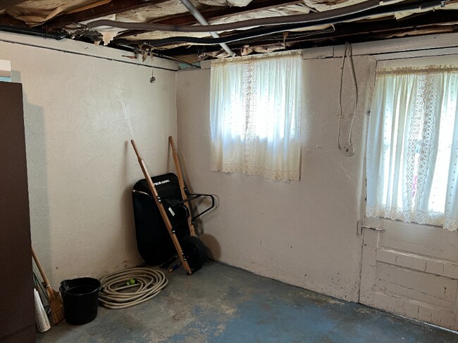 Building Photo - 448 Biddle St