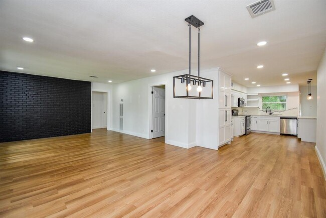 Building Photo - 5019 Stillbrooke Dr
