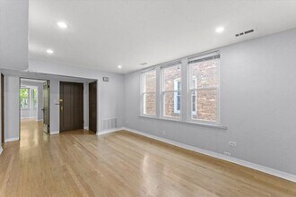 Building Photo - 2 bedroom in Chicago IL 60630