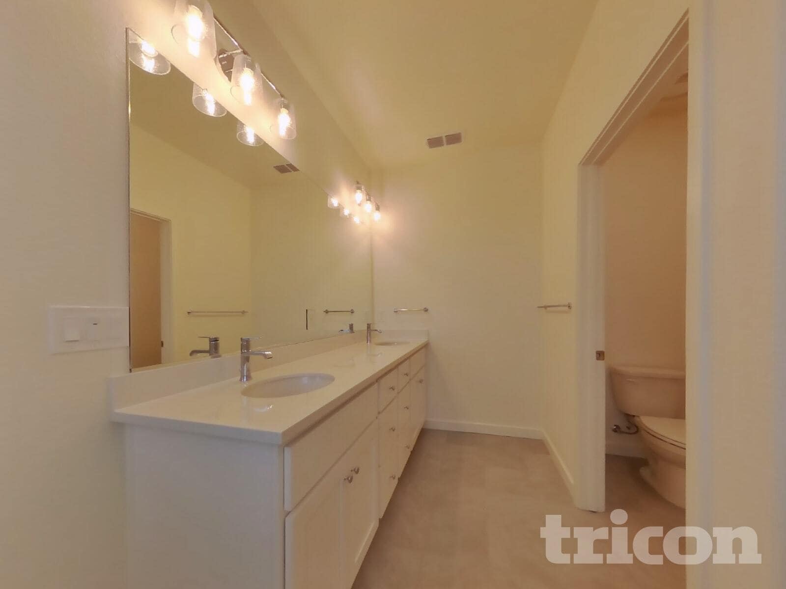 Building Photo - 2042 Delta Vw Ave