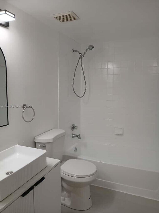Building Photo - 9937 Nob Hill Ct