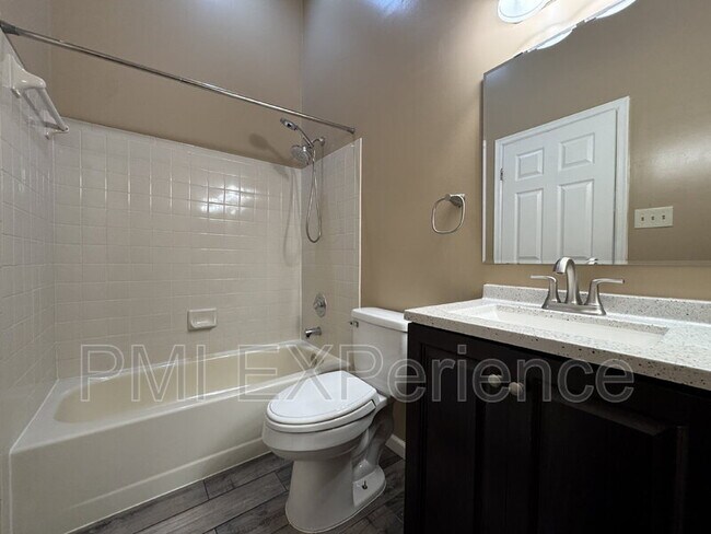 Building Photo - 12744 Wedgedale Ct
