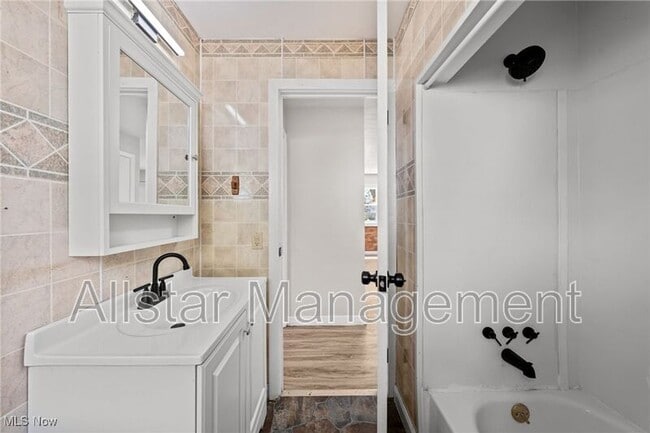 Building Photo - 1619 Struble Ave NE