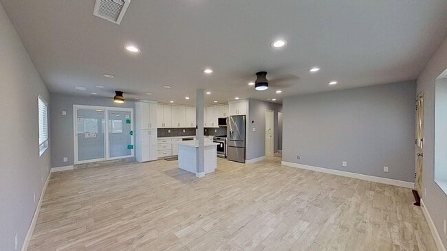 Building Photo - 13922 Heidi St