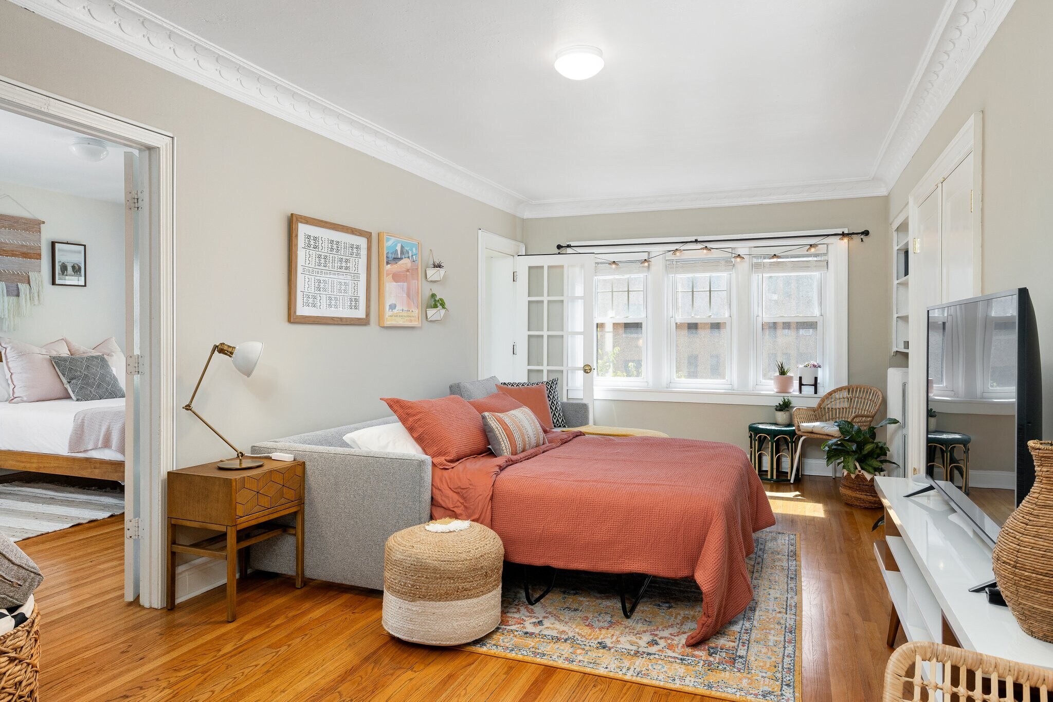 Building Photo - 807 W 48th St