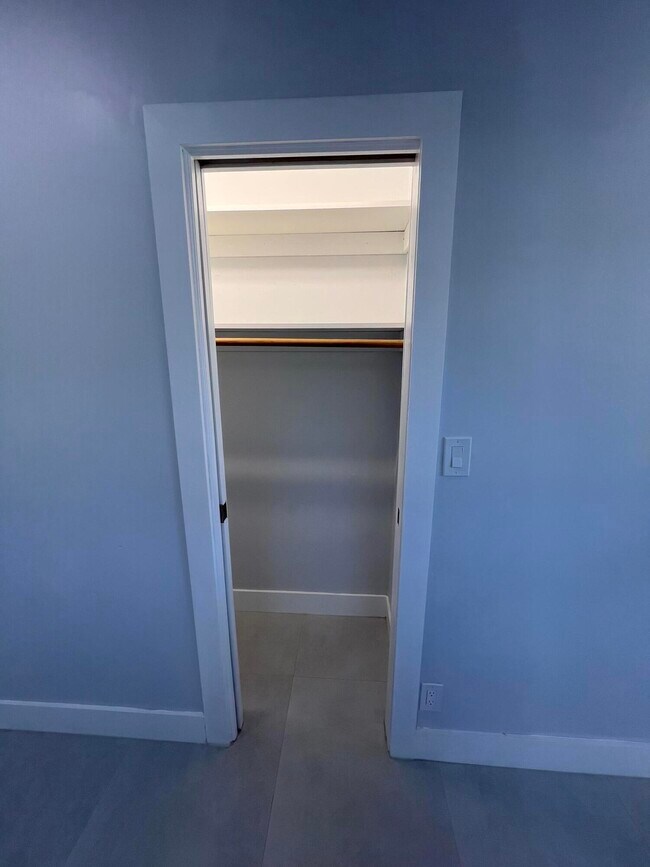 Building Photo - 4951 SW 28th Terrace