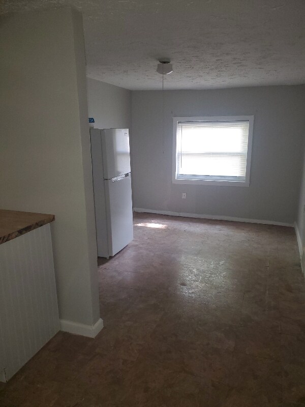 Building Photo - 1018 Erbe Ave