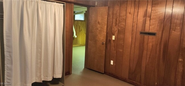 Building Photo - 9090 Radcliffe Rd