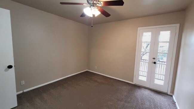 Building Photo - 8702 Village Dr