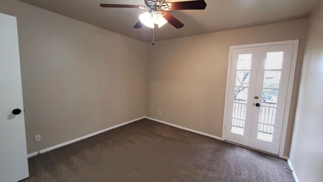 Building Photo - Fantastic Price! 2 bedroom condo near Star...