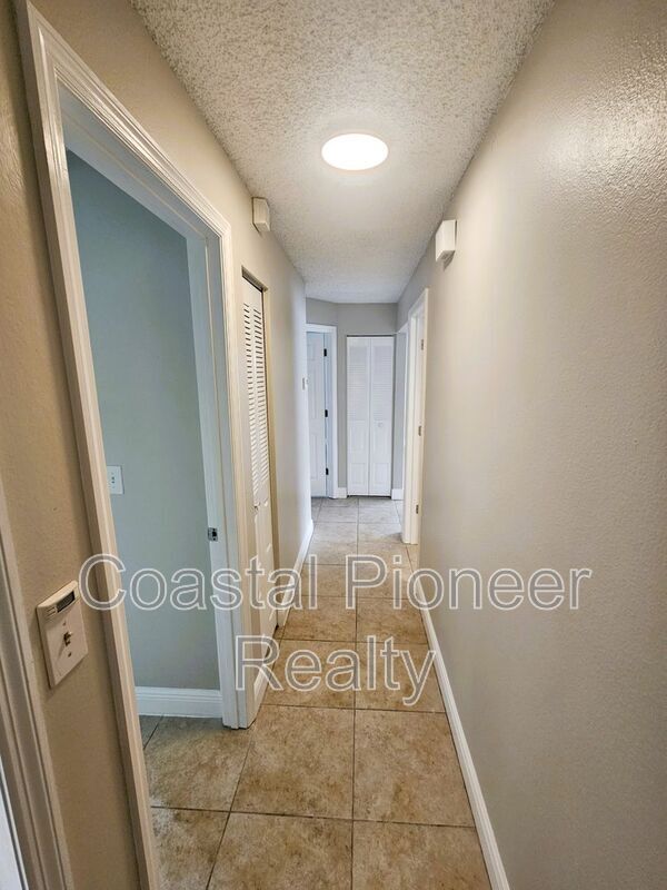 Building Photo - 1407 Mohrlake Dr