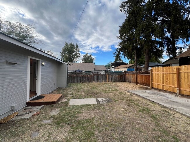 Building Photo - 1 Bed/1 Bath Cottage Style Home