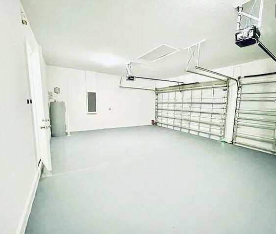 Building Photo - 579 SW Paar Dr